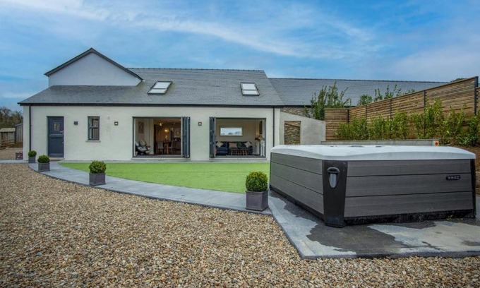Narberth House | Kiln Park Farmhouse - 4 Bedroom Cottage - Narberth