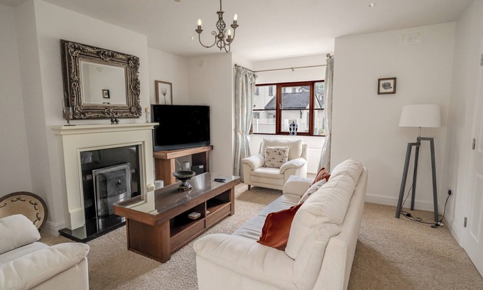 Ballyfarnon House | Kilronan Castle Holiday Home - Beside Luxury Hotel