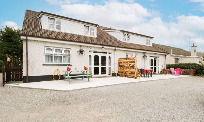 Ballina Apartment | KILTARTAN HOUSE, family friendly in Ballina, County Mayo