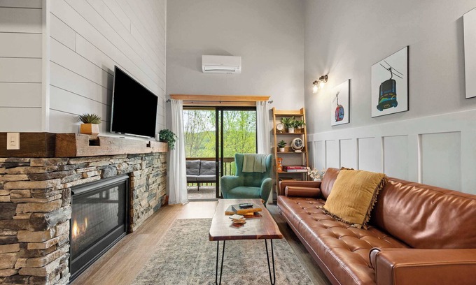 Great Valley Condo | King Bed, A/C, Pickleball, Patio w/Grill