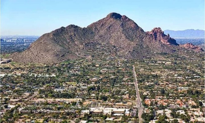 Arts District House | King Bed Cozy Loft in Old Town Scottsdale
