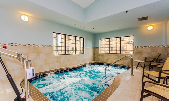 Grand Forks Condo | King Bed! Free Breakfast. Indoor Pool & Hot Tub. 15 Min Walk to University of North Dakota.