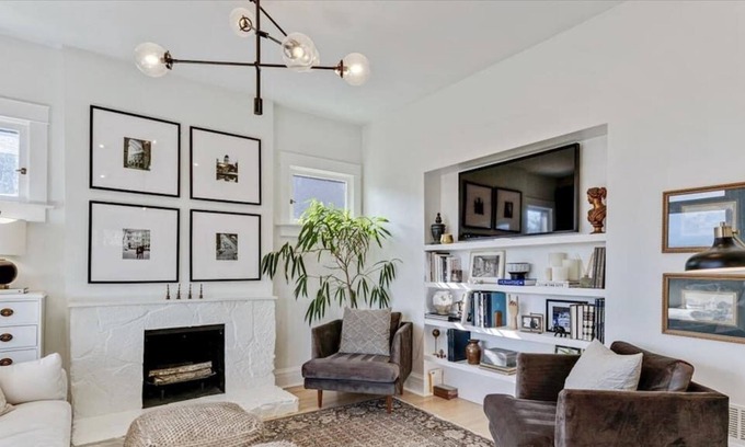 Lower Avenues House | King Bed|Full Kitchen|Cozy Patio|Indoor fireplace.