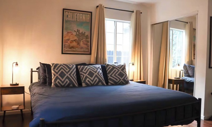 Los Angeles Apartment | KING BED LA Hilltop Oasis 1bd/1bth with VIEWS!