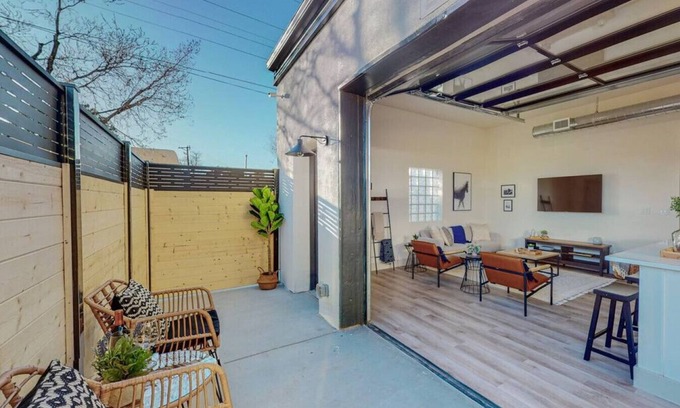 Nob Hill Apartment | King Bed| Modern Condo| Near NobHill