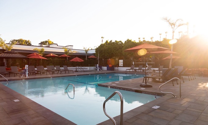 Thousand Oaks Condo | King Bed, Pool, Hot Tub, Mountain Views