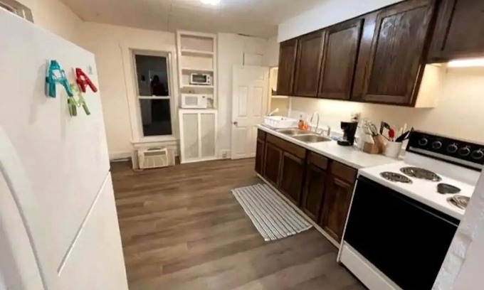 Johnstown Apartment | King Bed Private Apartment Near Hospital, Arena