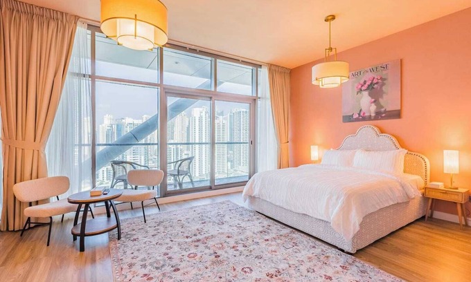 Jumeirah Lake Towers Apartment | King Bed Studio | Near Metro | Pool | Fast WiFi