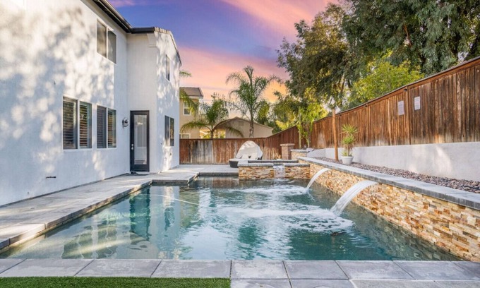 Temecula House | King Bed Temecula Getaway! Amazing Pool & Theatre