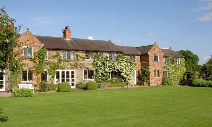 Egerton Bed & Breakfast | King Ensuite : Shower over Bath : Ground Floor