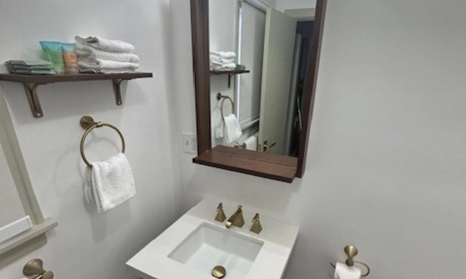 Watkins Glen House | King Motel Room