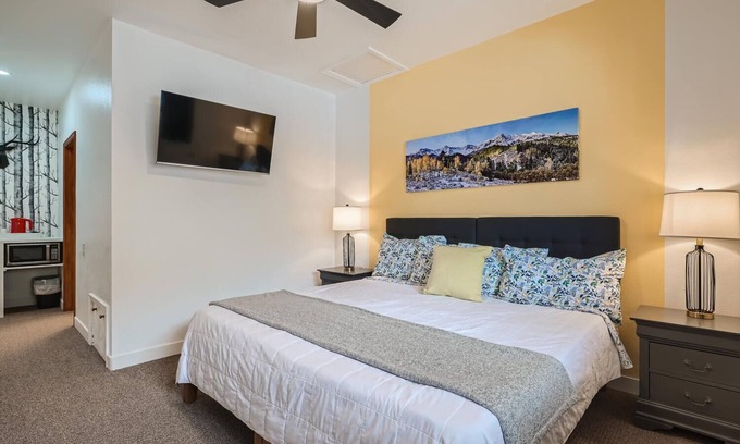 Idaho Springs House | King Room, Economy, Boutique Mtn Motel Idaho Springs