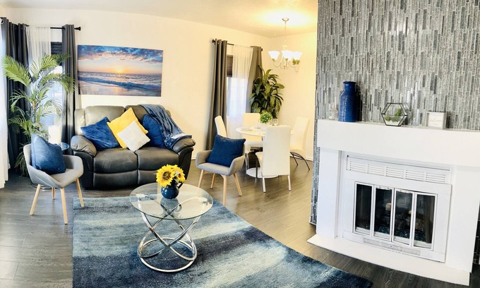 South Gate House | * King size bed * HOME AWAY FROM HOME