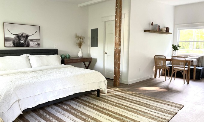 Topsham Apartment | King Size Bed- Super Sweet on Winter Street