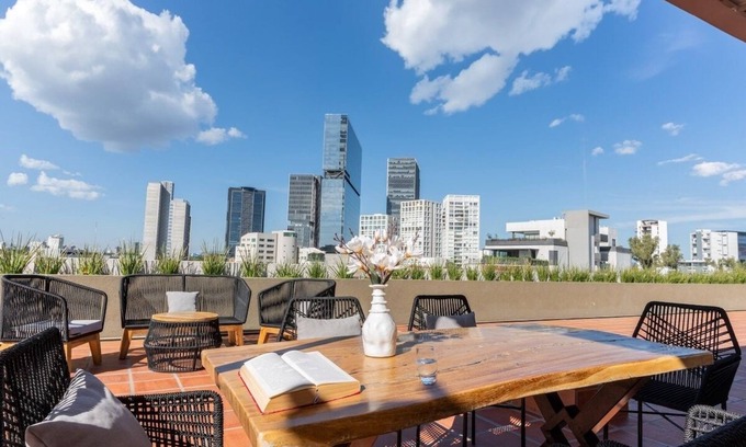Providencia Apartment | King Skyline CityViews /Ultra-fast wifi
