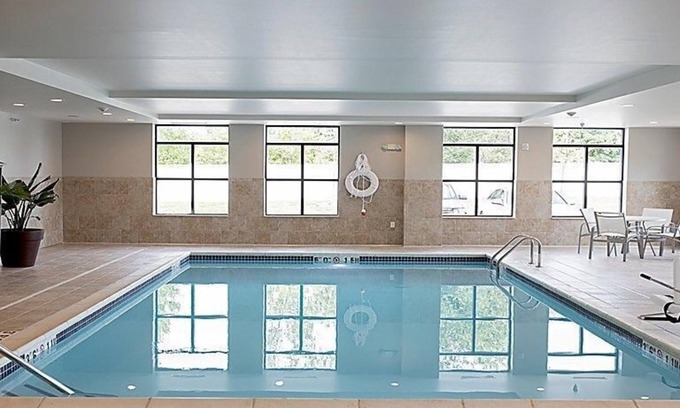 Auburn Hills Condo | King Suite | Free Breakfast + Indoor Pool