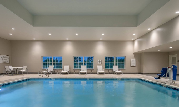 Hillsboro Condo | King Suite. Free Breakfast. Pool. Gym. Near Rock Creek Country Club!