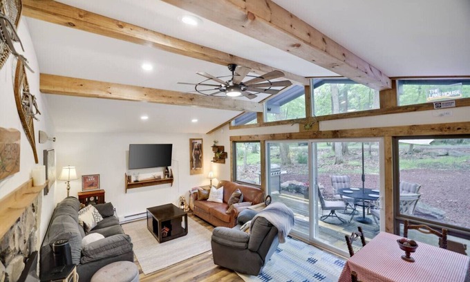 Lake Harmony Ski Chalet | KingBed+Cabin+quiet+new renovation+foliage+ski