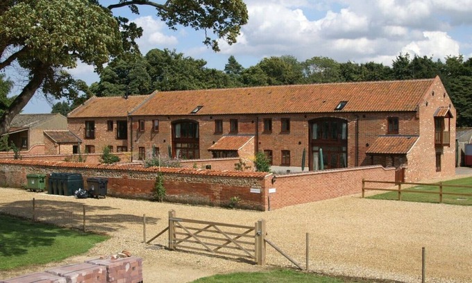 Sculthorpe House | Kingfisher Barn, Sleeps 10+2 (5 Bedrooms)