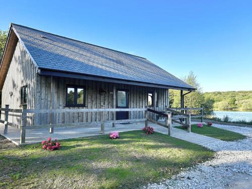 Stenalees House | Kingfisher Lodge