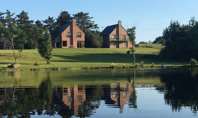 Enniskillen House | Kingfisher Lodge gives guests direct access to Lough Erne and private jetty.