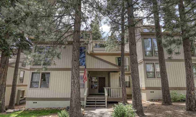 Kings Beach House | Kings Beach 2 bed townhouse minutes from Lake Tahoe and Northstar