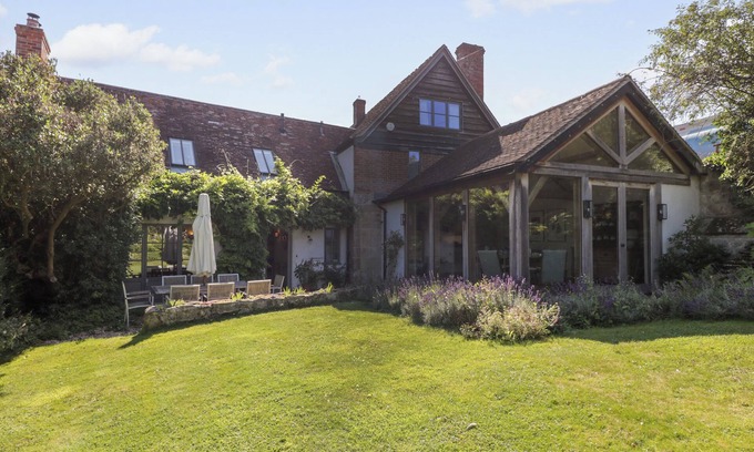 Broad Chalke Cottage | KINGS COTTAGE - SOUTH, pet friendly, with open fire in Broad Chalke