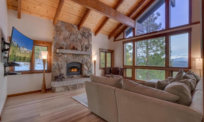 Kingswood Estates House | Kings Way Lake View by Tahoe Getaways - Spacious 4 BR w Private Hot Tub, Pool Table!