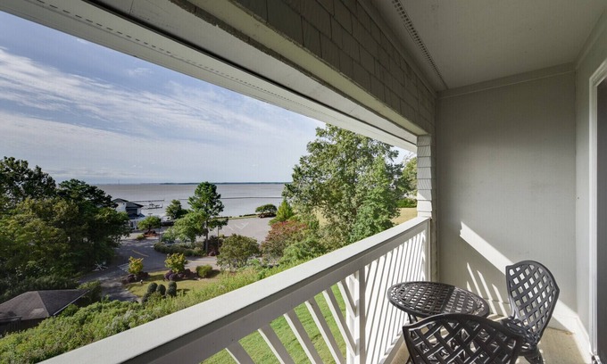 Kingsmill Condo | Kingsmill Luxury - Sleeps 6 - Virginia's only AAA Four Diamond Condo Golf Resort
