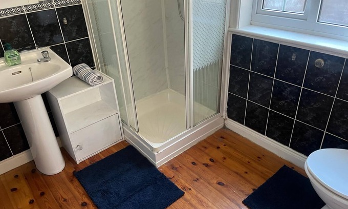 Loughbeg House | Kinsale 6 bed, sleeps 7- Ideal for Contractors