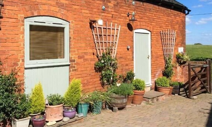 Denstone Cottage | KIPPER'S CORNER, pet friendly, character holiday cottage in Doveridge