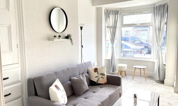 Hull House | Kisobi Home Bedroom 1