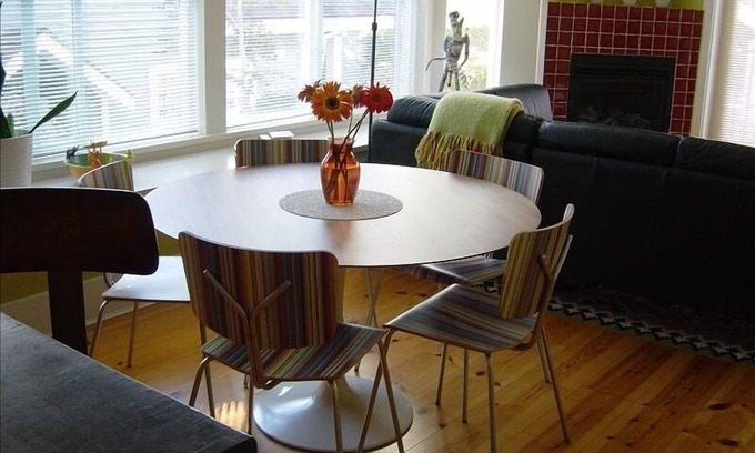 Kitsilano House | Kitsilano 2 BR+Den, 3 BA by UBC, Hospitals, Beach: BOOK BY 08/31 SAVE 500/MONTH