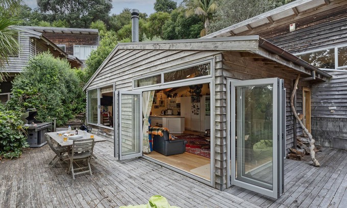 Onemana House | Kiwi Charmer - Onemana Holiday Home