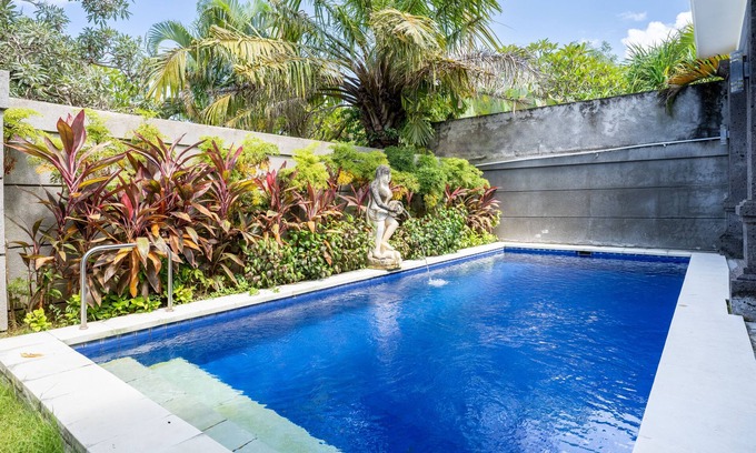 Legian Villa | KL3006, 3 Bedroom en-closed living room, Villa walk to Beach Legian