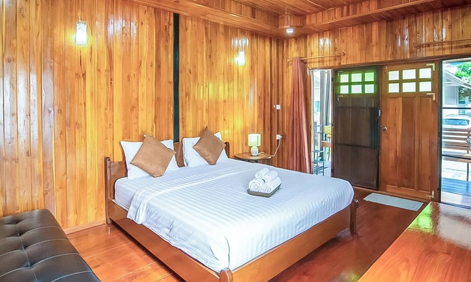 Uthai Thani Hotel | Klang mueang villa