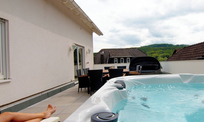 Niedershausen Apartment | Kleeoase: Luxury apartment | jacuzzi | roof terrace | cooking island