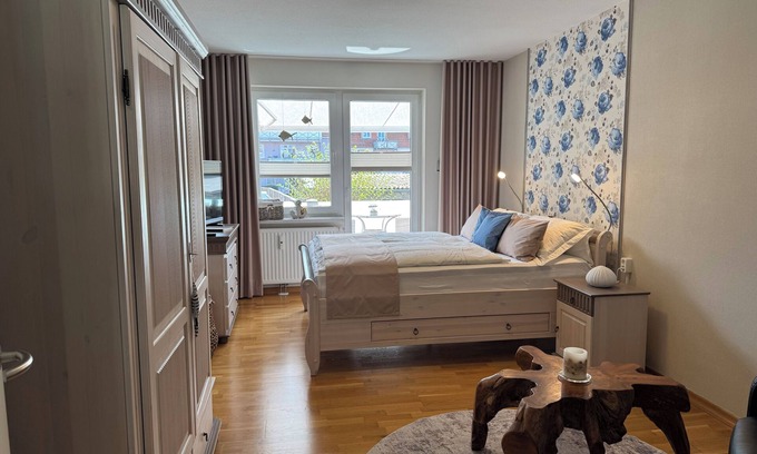 Ribnitz-Damgarten Apartment | *Kleiner Seeigel* 5 star FEWO with charm - central & close to the Baltic Sea, balcony, WLAN