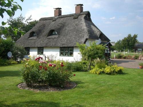 Helse House | Kleines Historisches Reetdachhaus Auf Altem Deich