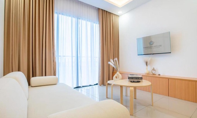 Labu Apartment | KLIA Residence Homestay Apartment, Near Sepang Circuit and KLIA - 3 Bedroom Fully Aircond