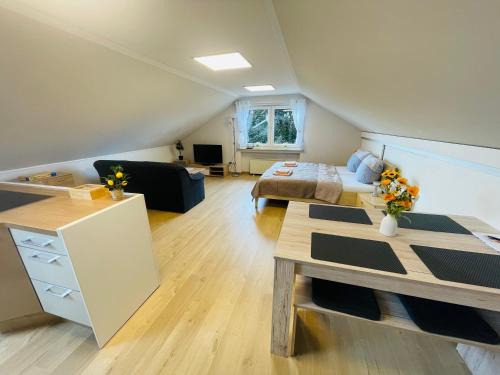 Sinzenich Apartment | Klimatisierte Ferienwohnung in Seenähe