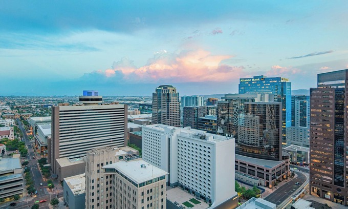 Downtown Phoenix Apartment | KLVG - 44 Monroe