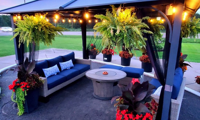 Laurentian Valley Hotel | Knights Inn Colonial Fireside Inn