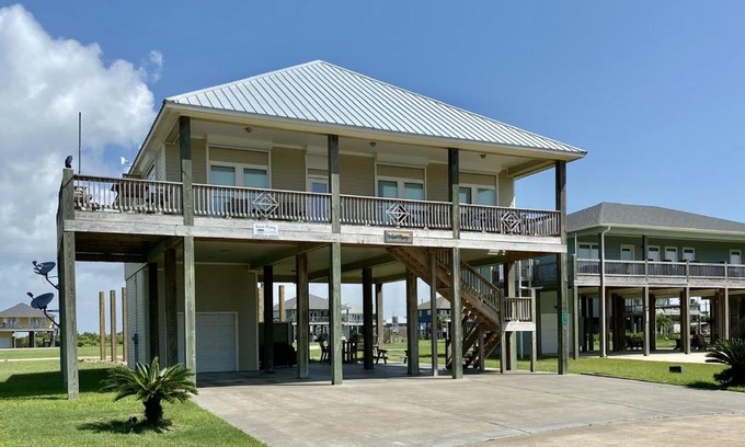 Crystal Beach House | Knot Flying home