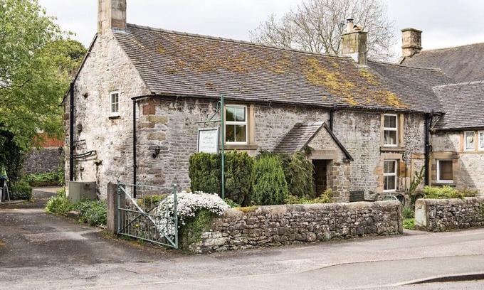 Hartington House | Knowl Cottage - Central Cosy
