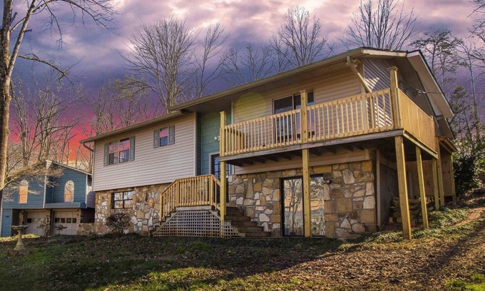 Rivertrace House | Knoxville Airport 5BR/4BA Home, Perfect for Groups
