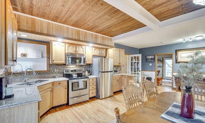 Brownsville Cottage | Knoxville Home: On-site Hiking & Outdoor Kitchen!