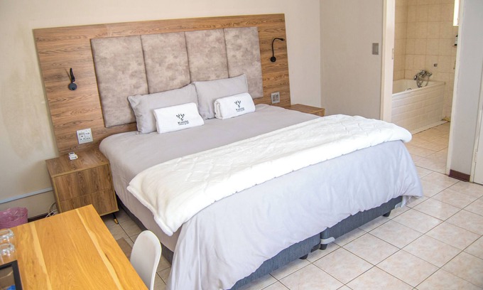 Welkom House | Kololo at 399 Guesthouse & Conference