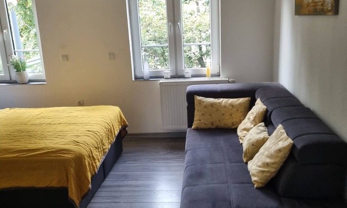 Krefeld Apartment | Komfortable 2-zimmer Wohnung in Krefeld, Zentral, Nähe Düsseldorf