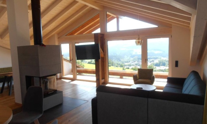 Blachendorf Apartment | Komfortable Ferienwohnung (58 qm) für zwei bis fünf Personen mit Balkon
